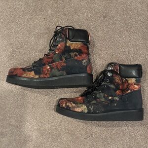 Vintage 2000 Women’s Size 9 Black and Multicolor Floral Boots by Mia